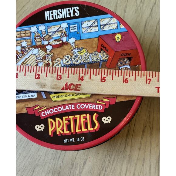 VTG 90s TIN Holiday Fun Hershey's American Chocolate Covered Pretzels Round Tin - Picture 7 of 8